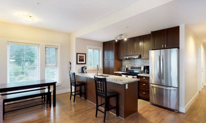 Harrison Hot Springs House | Harrison Lake View Suites - Two Bedroom Lake View Suite 1