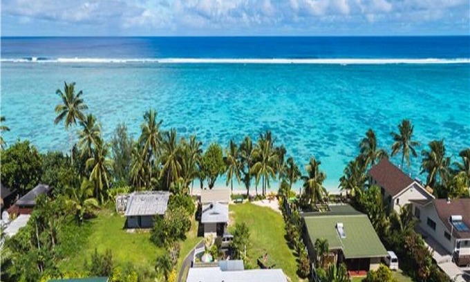 Tapere of Vaimaanga Cottage | Have direct access to your own beachfront.