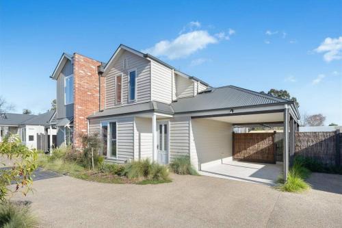 Mansfield Villa | Haven on Hunter Lux Townhouse