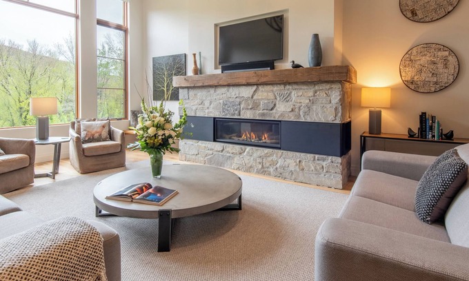 Mont-Tremblant House | Havre 115 Des Montagnes | Luxurious & Modern | Ski-in Ski-out