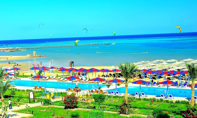 Al Ahyaa Hotel | Hawaii Caesar Dreams Resort & Aqua Park