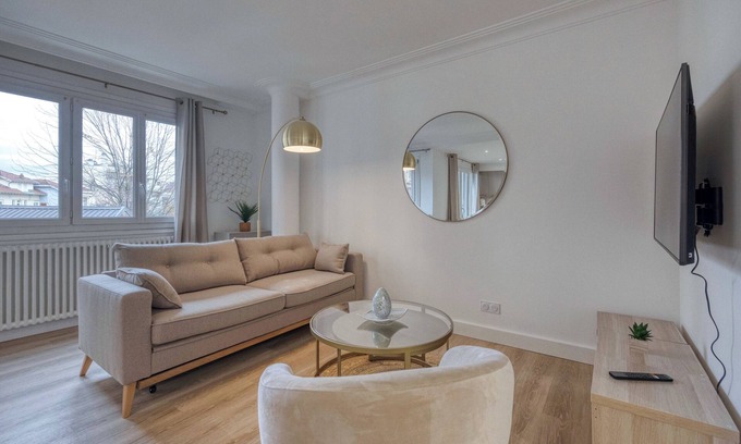 Ile Verte Apartment | #HE | The Golden Escape πͺ | Ile Verte, luminous, renovated