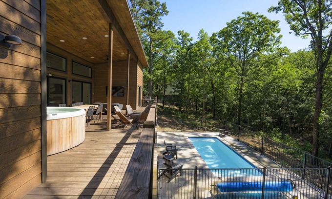 Broken Bow Cabin | Heated Pool| Pickleball+ Basketball Court| Playset