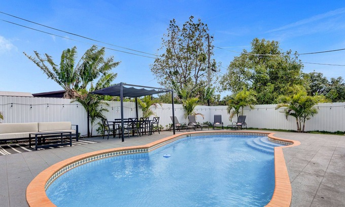 Ives Estates House | Heated Pool, Pool table, Fire pit, Stadium Home