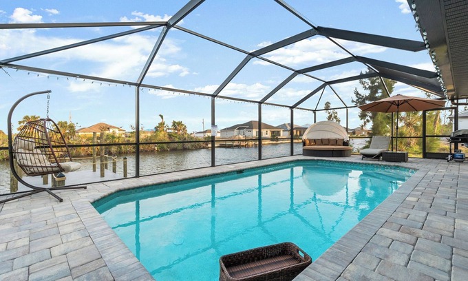 Burnt Store House | Heated Pool w/King Bed + Gulf Access + Game Room