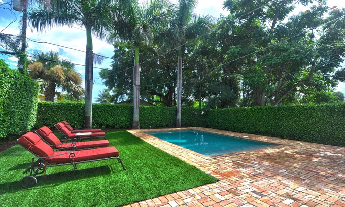 Parker Ridge House | Heated private pool, walk to Zoo, Science Museum & Park
