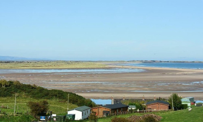 Bamburgh House | Heather Cottages - Grey Heron