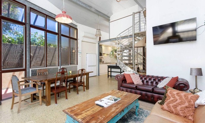 South Fremantle Apartment | Heaven in eclectic South Freo!