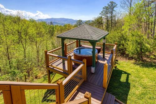 Gatlinburg - Pigeon Forge House | Heavenly View, FREE Attraction tickets for each paid day, Resort Pool, Hot Tub, WIFI!