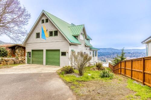 White Salmon House | Heavenly Views