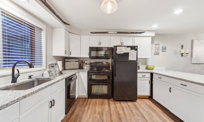 North Creek House | Hedges 7j - Comfortable Mountain Retreat 3 Bedroom Townhouse
