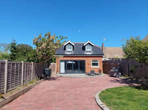 Clifton House | Henlow Annexe Room 1 of 2