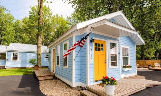 Paw Paw Lake Cottage | Heron's Nest I Paw Paw Lake Cottages I Michigan #3