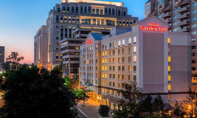 Radnor - Fort Myer Heights Hotel | Hilton Garden Inn Arlington/Courthouse Plaza