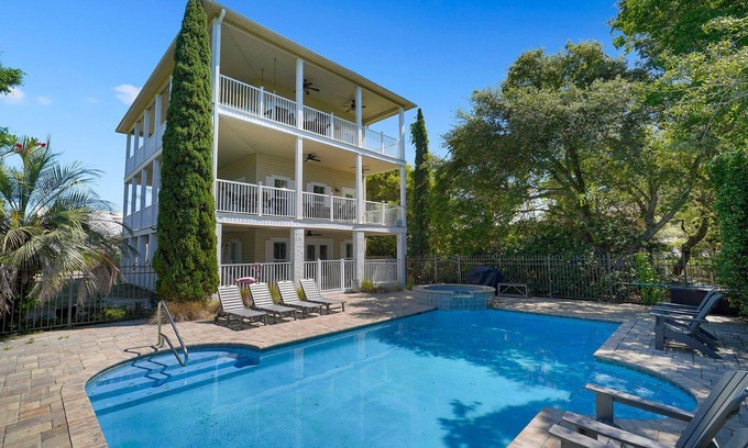Gulf Pines House | Hidden Gem Escape - Secluded Vacation Home Near the Beach with Private Pool & Golf Cart