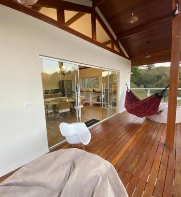 Goncalves Ski Chalet | Hidromassagem, Varanda e Vista Pedra do baú