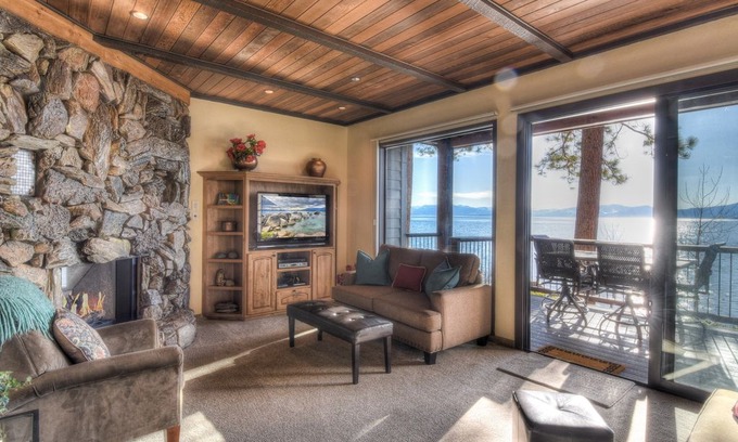 Brockway Apartment | High End Lakefront Home in Brockway Springs Resort