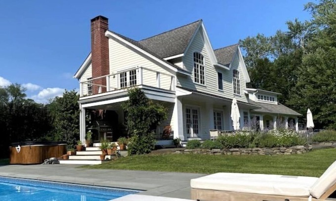 Cottekill House | High Falls private home pool/hot tub/gym/pond