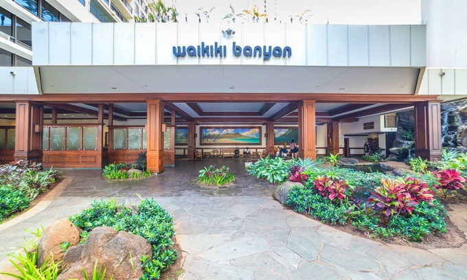Waikiki Apartment | High Floor Ocean View Condo (King Bed and Parking)