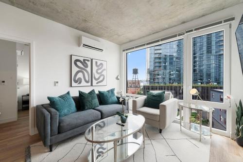 River North Hotel | High-Rise 4BR w Views Comfort & Space