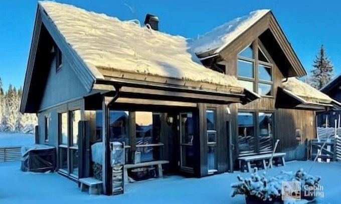 Sjusjoen House | High standard cabin at Sjusjøen - sauna, hot tub & ski trails right outside