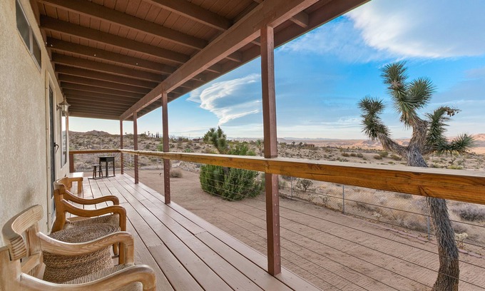 Joshua Tree House | π΅ High View and Casita - Hot Tub, Fire Pit & BBQ in Joshua Tree! π΅