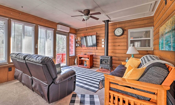 East Stroudsburg Cabin | Hike + Ski: Log Cabin in East Stroudsburg!