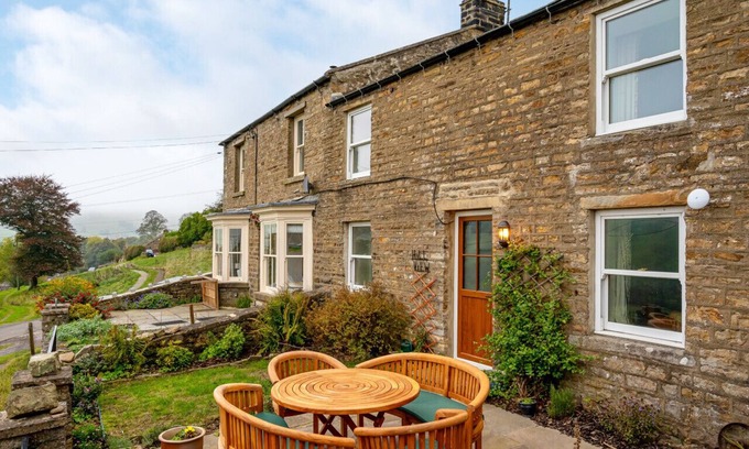 Fremington House | Hill View Cottage - Low Row