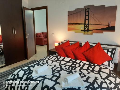 Quartiere XXIX Ponte Mammolo House | Hillary E Vale Room