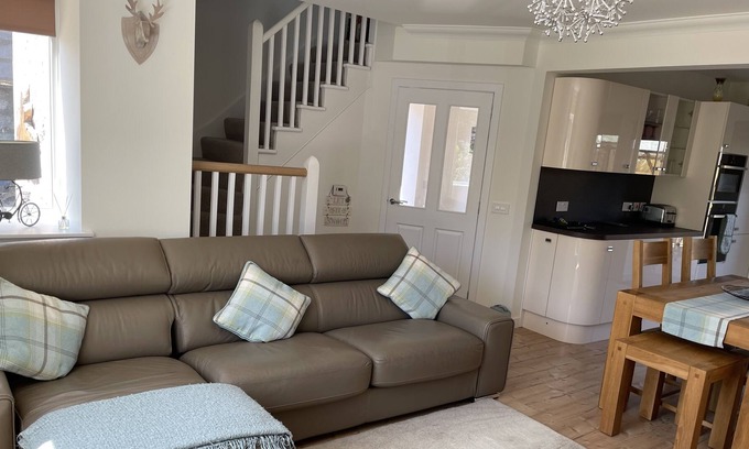 Ballater House | Hillview