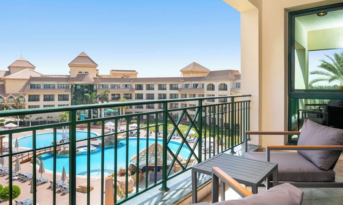 Dream Land Resort | Hilton Pyramids Golf