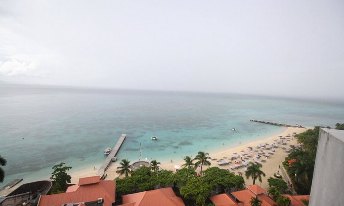 Montego Bay Hotel | Hipstrip Beach Studio