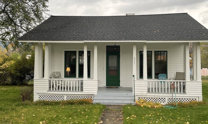 Stevensville Cottage | Historic 2 bedroom home in downtown Stevensville. Pet friendly! RV parking