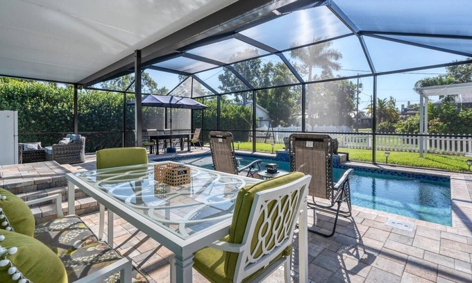 Punta Gorda Cottage | Historic Downtown Punta Gorda Cottage with Private Pool