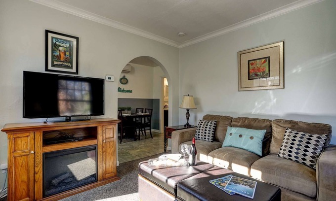 Old Bend Condo | Historic Drake Cottage - Walk to Downtown Bend - Drake Park Across the Street - Perfect for Couples