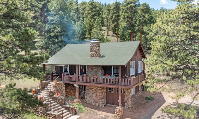 YMCA of the Rockies Cottage | Historic Griggs Cottage Built 1914, Sleeps 10, YMCA Pool & Stables, 3 mi to RMNP