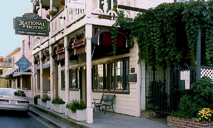Jamestown Bed & Breakfast | Historic National Hotel