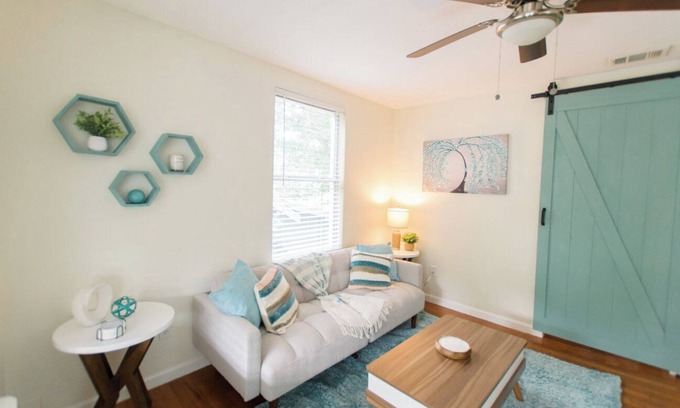 Historic Uptown Apartment | Historic Uptown Vibes - 1/1 Apartment #3