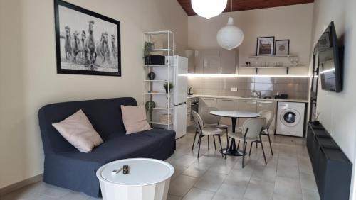 Neapolis Apartment | Historical Center Pretty House