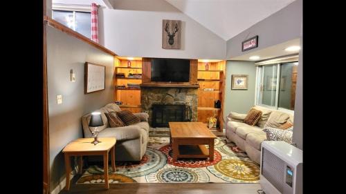Campton House | Hodgeman Condo 22-2