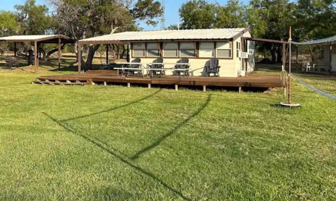 Palo Pinto County House | Hogs Bend Hideaway! Lake Front!