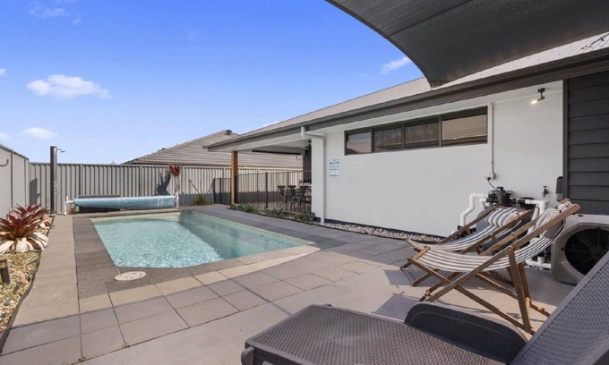 Banksia Beach House | Hole In One - Tranquil Retreat