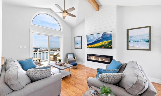 Holgate House | Holgate LBI Direct Bayfront 3 Bedroom Townhome with Pool