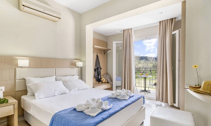 Vassiliki Apartment | Holiday Apartment 'Cosmos 4' close to the Beach with Shared Terrace & Wi-Fi