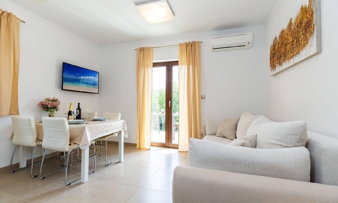 Mugeba Apartment | Holiday apartment Poreč for 1 - 4 persons with 2 bedrooms - Holiday apartment in one or multi-family