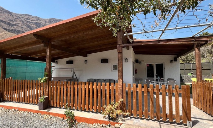 San Bartolome de Tirajana Apartment | Holiday Apartment 'Spacious Country House Near Fataga' with Balcony, Wi-Fi and Air Conditioning