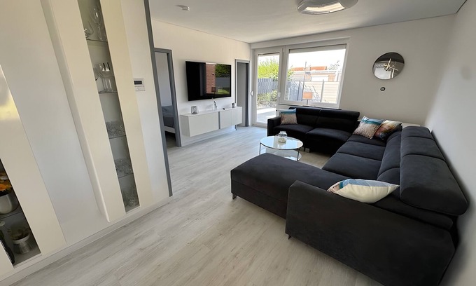 Hage House | Holiday Home 'Am See' with Private Garden and Wi-Fi