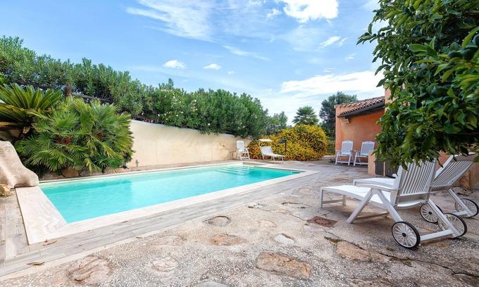 Punta De Su Turrione House | Holiday Home 'Aurora' with Private Pool, Wi-Fi and Air Conditioning