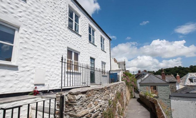 Fowey House | Holiday Home Bull Hill by Interhome