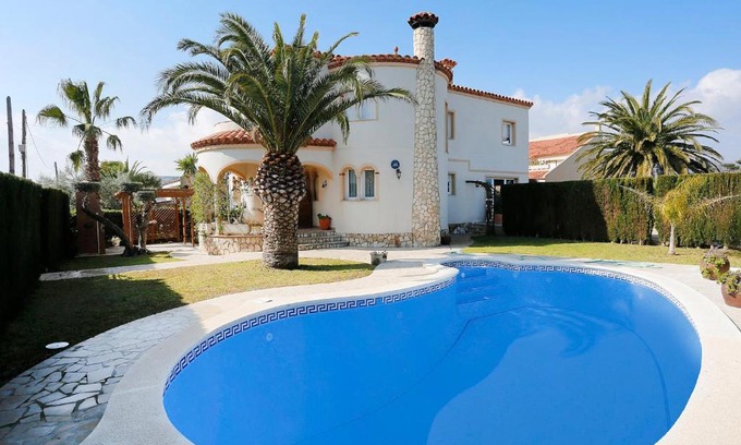 L'Ampolla House | Holiday Home Dirk by Interhome